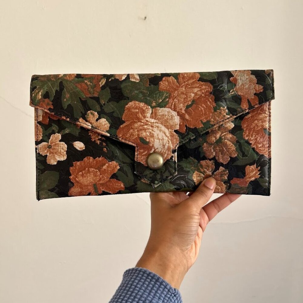 Kimchi Blue Urban Outfitter Floral Envelope Clutch